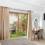 The Azure Apartman Haráki